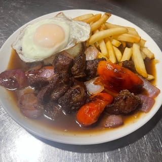 Lomo Saltado a Caballo